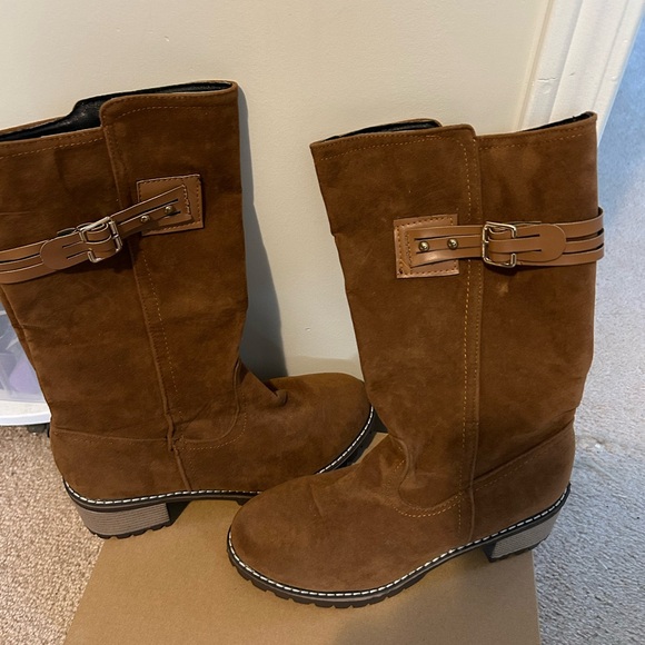Tan/Brown Boots - Picture 2 of 3